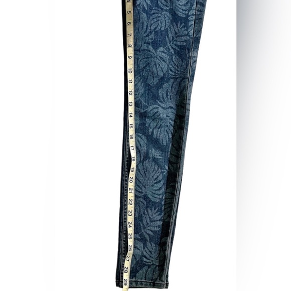 Price Drop‼️⬇️ White House Black Market NWOT Sz. 0 Skinny Jeans Med blue. NWOT - Picture 3 of 10